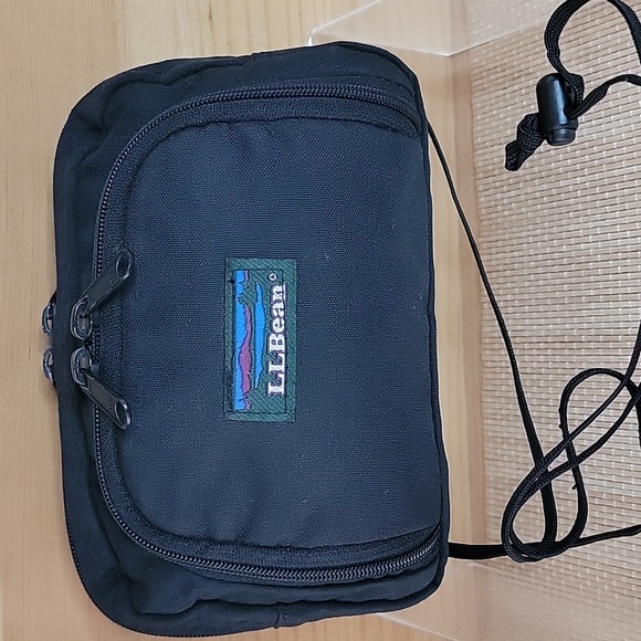 L.L. Bean Handbags - Vintage L.L. Bean Small Travel Accessory Pack Belt Bag Crossbody Unisex  Bin2